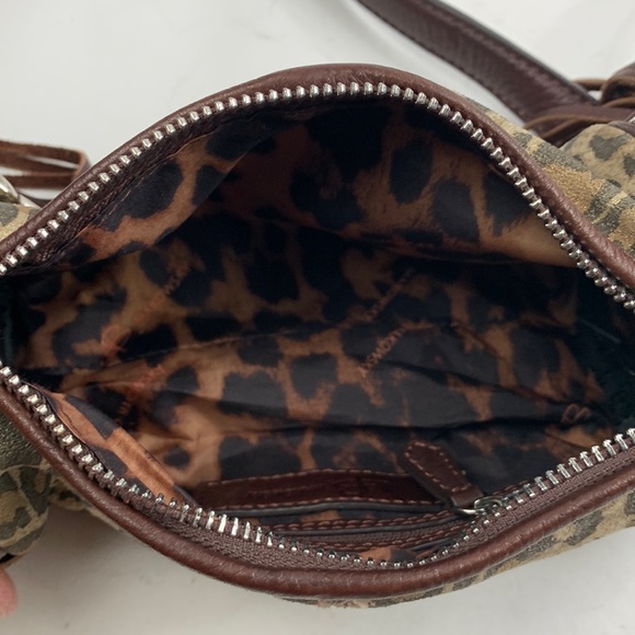 B Makowsky Leopard Print leather trim Fringe tassel Barrel bag Zip Crossbody - Picture 9 of 16